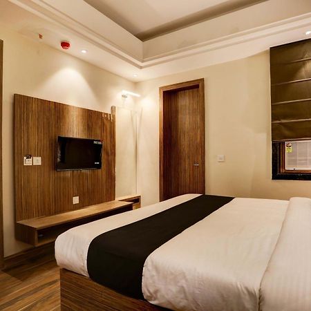 Super Collection O Stargaze Hotel กานปูร์ ภายนอก รูปภาพ